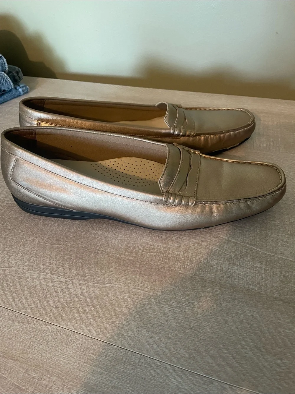 Trotter's Metallic Bronze Penny Loafers flats shoes slipons sz 10N leather